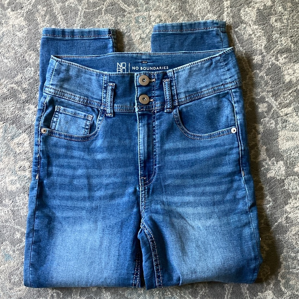No Boundaries High Waist Cropped Jeans Size 11 EUC - Picture 3 of 7